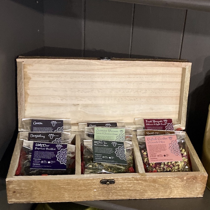 Tea Gift Box – Selection of 9 Different Teas in Mango Wooden Tea Box